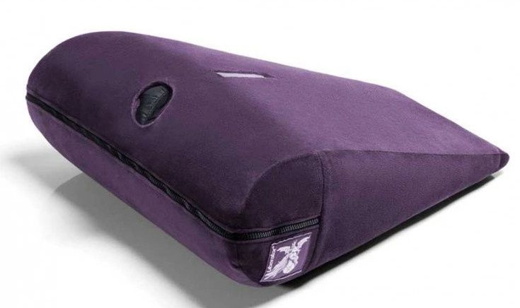 Фиолетовая малая подушка для любви R-Axis Magic Wand с отверстием под вибратор купить в секс шопе