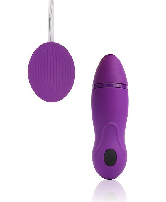 Фиолетовое виброяйцо Cosmo с пультом управления вибрацией купить в секс шопе