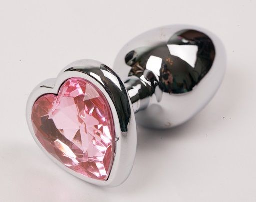 Серебристая анальная пробка с розовым стразиком-сердечком - 9 см. купить в секс шопе