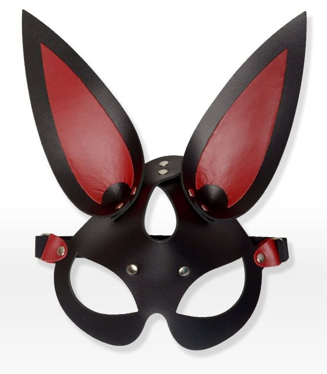 Черно-красная кожаная маска с длинными ушками купить в секс шопе