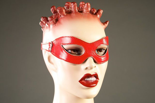 Красная лакированная маска-очки купить в секс шопе