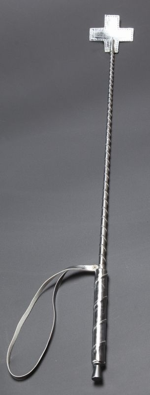 Серебристый стек с наконечником-крестом из искусственной кожи - 70 см. купить в секс шопе