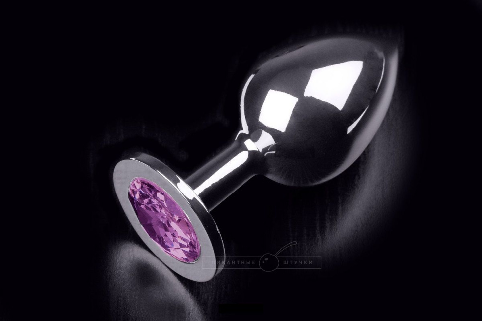 Большая серебристая анальная пробка с круглым кончиком и ярким фиолетовым кристаллом - 9 см. купить в секс шопе