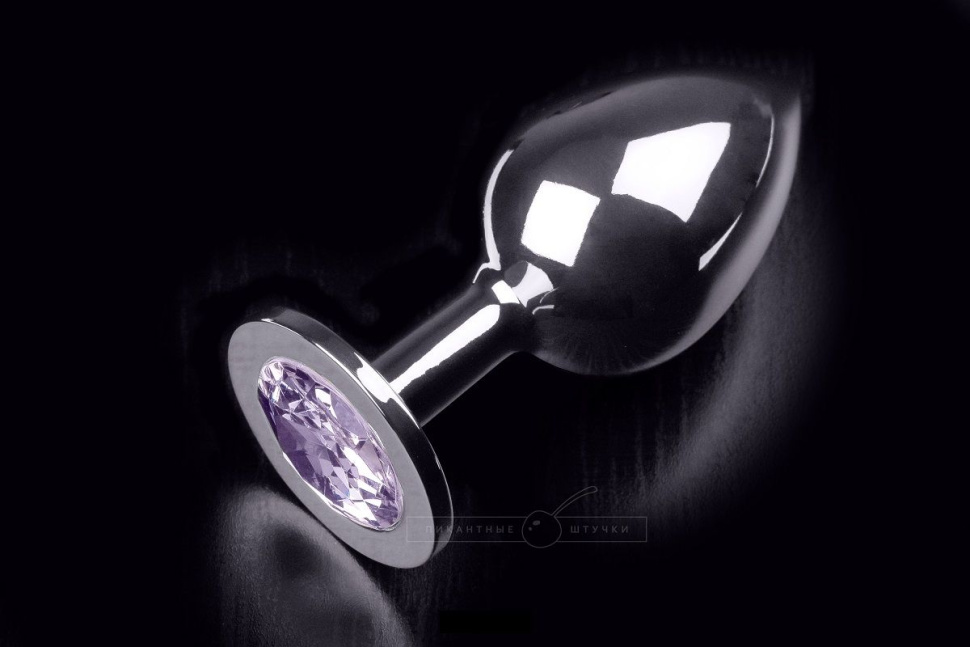 Большая серебристая анальная пробка с круглым кончиком и ярким сиреневым кристаллом - 9 см. купить в секс шопе