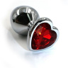 Серебристая анальная пробка с красным кристаллом-сердцем - 8,2 см. купить в секс шопе