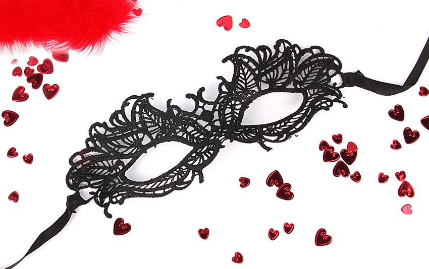 Черная ажурная текстильная маска Эмилия купить в секс шопе