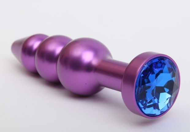 Фиолетовая фигурная анальная ёлочка с синим кристаллом - 11,2 см. купить в секс шопе