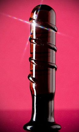 Фаллоимитатор с ребрышками из медового по цвету стекла - 13 см. купить в секс шопе