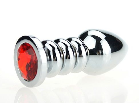 Серебристая фигурная анальная пробка с красным кристаллом - 10,3 см. купить в секс шопе
