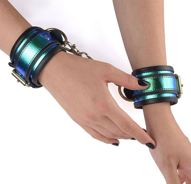 Кожаные сине-черные наручники с голографией купить в секс шопе