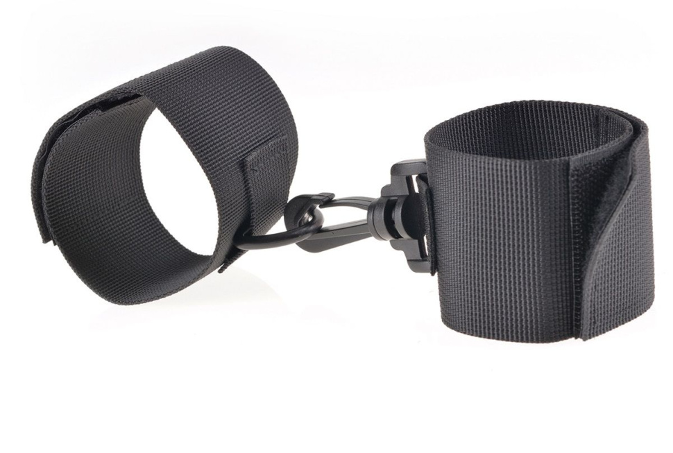 Мягкие нейлоновые наручники с карабином Beginner s Nylon Cuffs купить в секс шопе