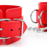 Красные наручники на регулируемых ремешках с цепочкой купить в секс шопе