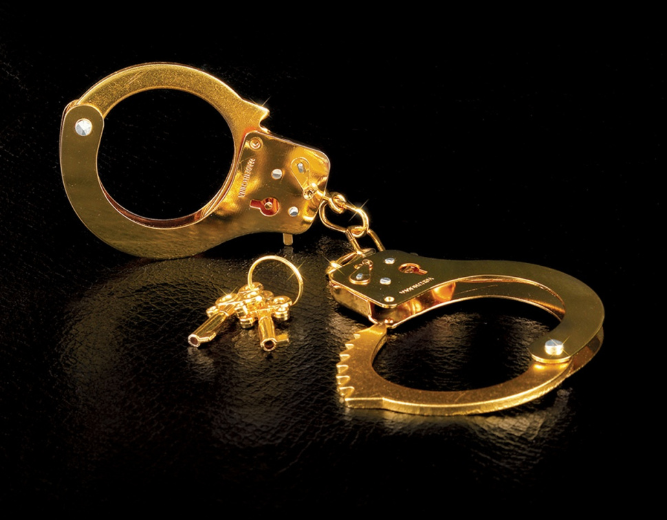 Золотистые наручники Metal Cuffs купить в секс шопе