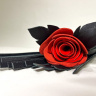 Черная кожаная плеть с красной лаковой розой в рукояти - 40 см. купить в секс шопе