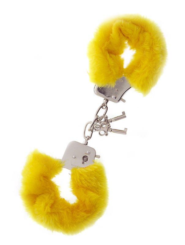 Желтые меховые наручники METAL HANDCUFF WITH PLUSH YELLOW купить в секс шопе