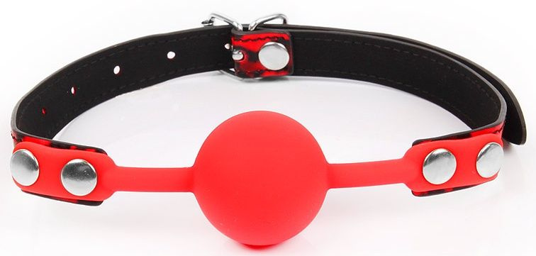Красный кляп-шарик с черным регулируемым ремешком купить в секс шопе