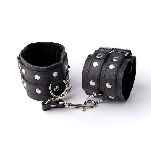 Чёрные наручники с клёпками купить в секс шопе