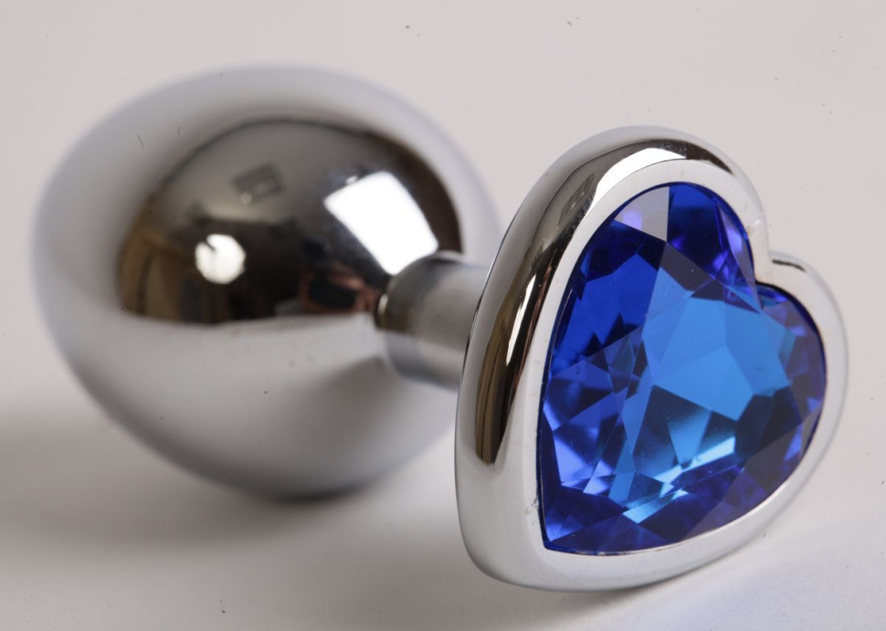 Серебристая анальная пробка с синим кристаллом-сердцем - 9 см. купить в секс шопе