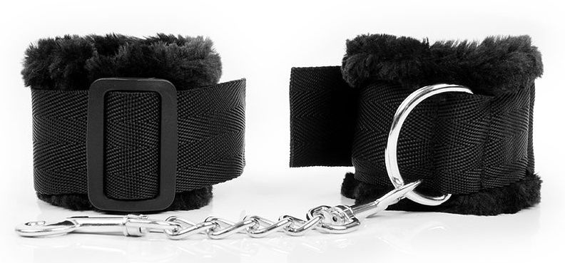 Черные наручники на регулируемых пряжках  купить в секс шопе