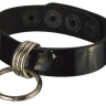 Черный лаковый кожаный браслет с подвесным колечком купить в секс шопе