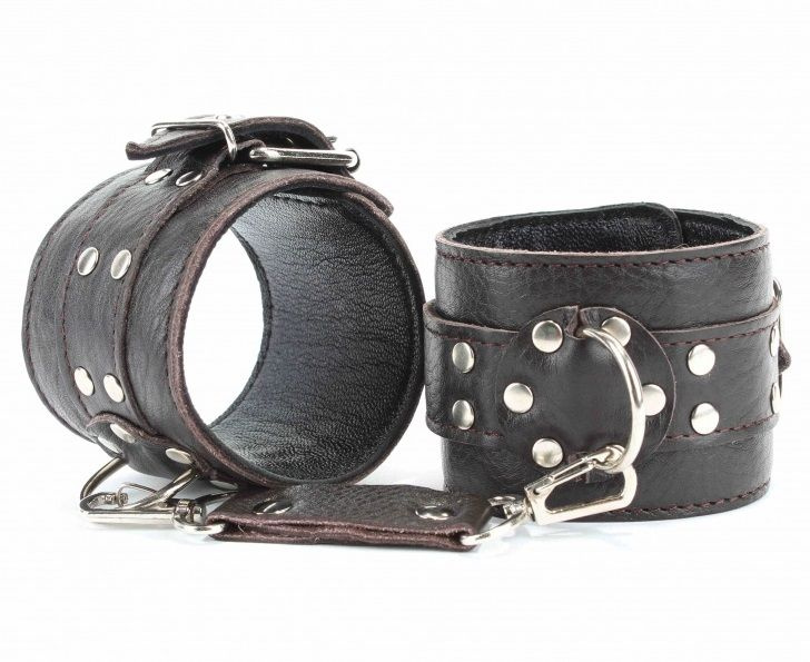 Кожаные наручники на металлической цепочке купить в секс шопе