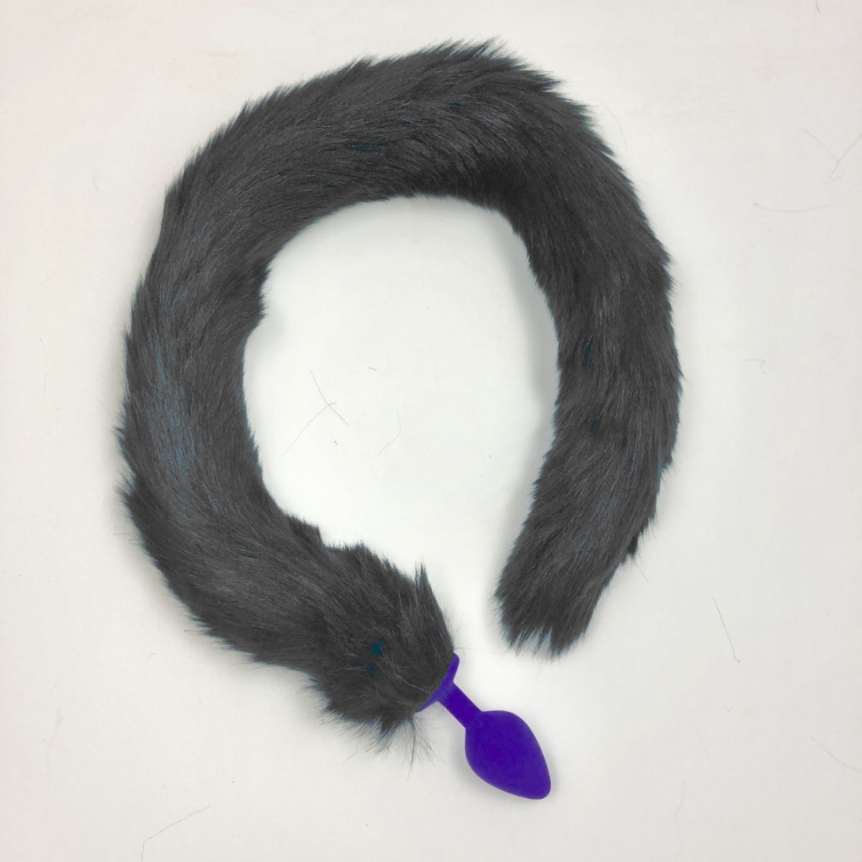Фиолетовая силиконовая анальная пробка с длинным черным хвостом купить в секс шопе