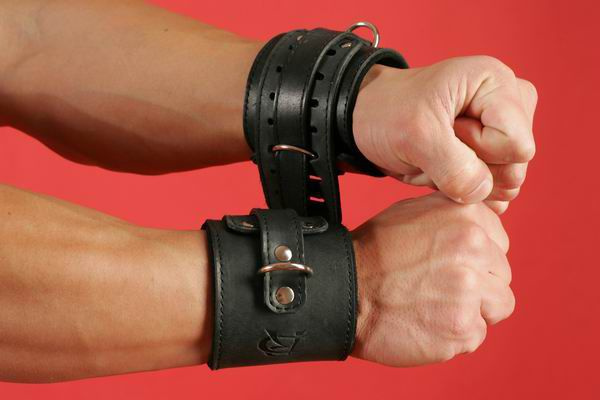 Широкие наручники без пряжки купить в секс шопе
