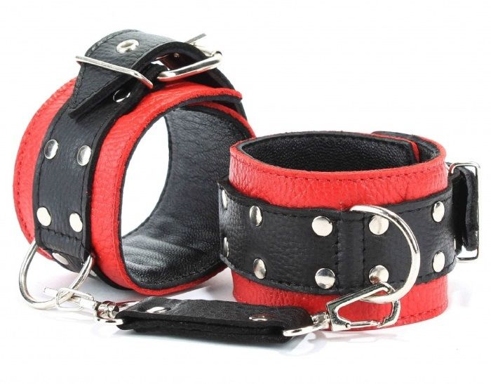 Красно-чёрные наручники из натуральной кожи  купить в секс шопе