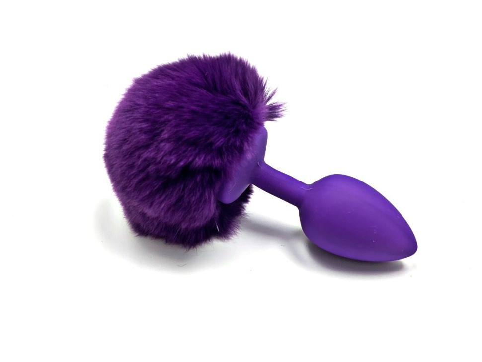 Фиолетовая силиконовая анальная пробка с пушистым хвостиком зайчика купить в секс шопе