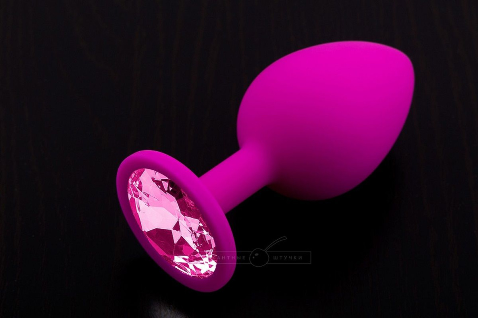 Большая розовая силиконовая пробка с розовым кристаллом - 9 см. купить в секс шопе