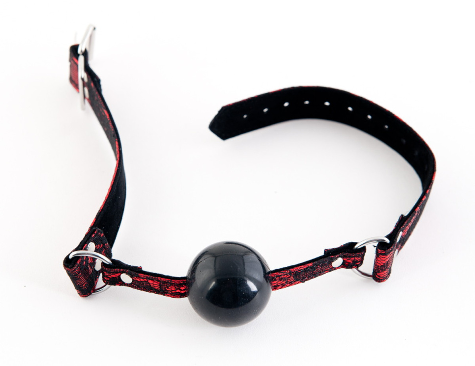 Чёрный кляп-шар с кружевным красным ремешком купить в секс шопе