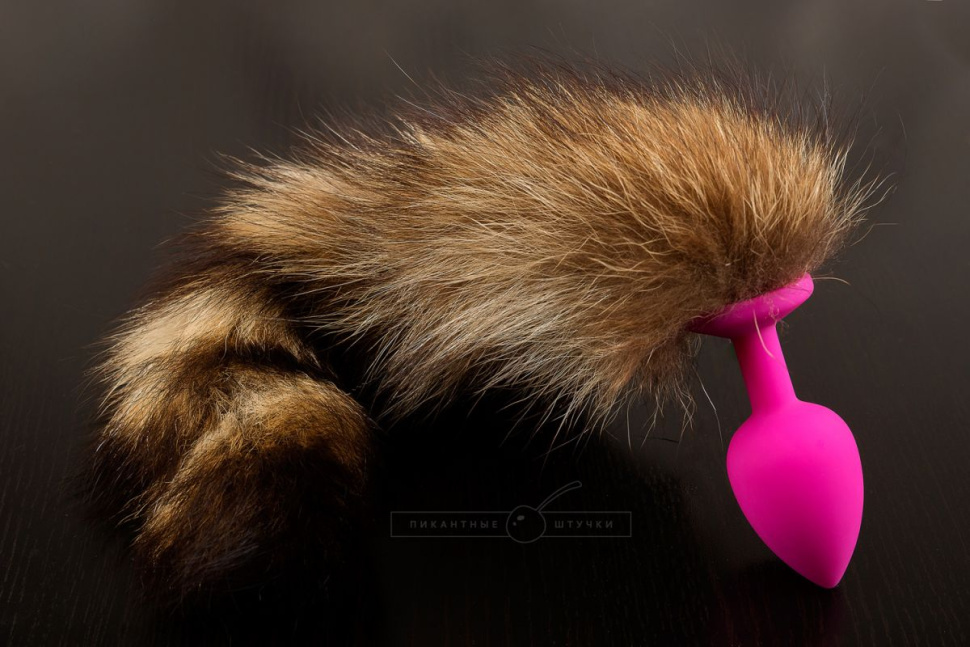 Розовая силиконовая анальная пробка с хвостом енота - 6 см. купить в секс шопе