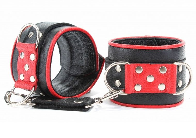 Широкие черные наручники с красным декором купить в секс шопе