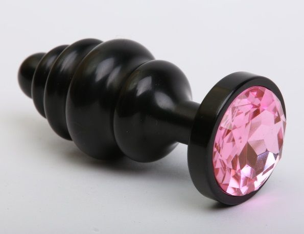Чёрная ребристая анальная пробка с розовым кристаллом - 7,3 см. купить в секс шопе