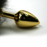 Золотистая алюминиевая анальная пробка с чёрным хвостом из натурального меха купить в секс шопе