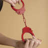 Красные стальные наручники купить в секс шопе