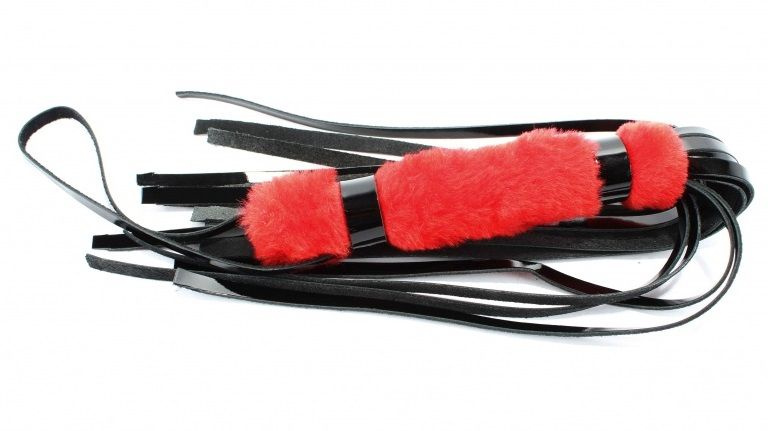 Плеть из лака с красным мехом BDSM Light - 43 см. купить в секс шопе