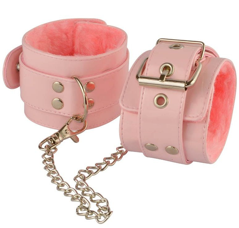 Нежно-розовые лаковые оковы с меховой отделкой купить в секс шопе