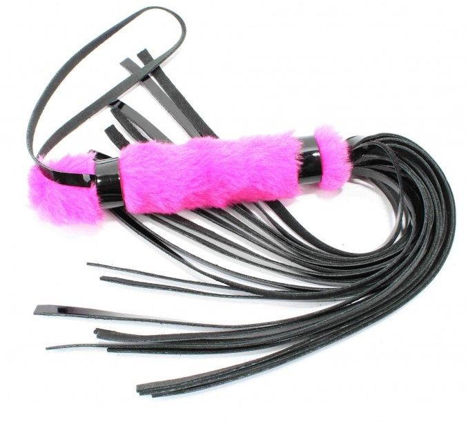 Плеть из лака с розовым мехом BDSM Light - 43 см. купить в секс шопе