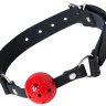 Красный кляп-шарик на черном регулируемом ремешке  купить в секс шопе