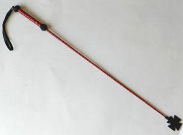 Короткий плетеный стек с наконечником-крестом и красной рукоятью - 70 см. купить в секс шопе